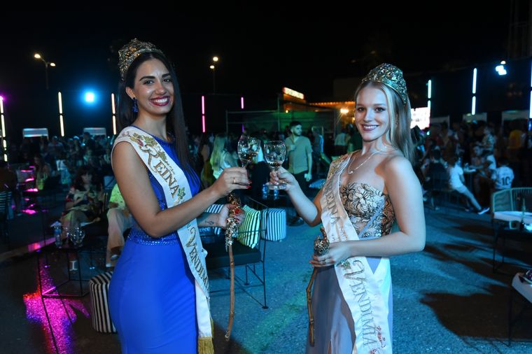 Natasha Sánchez y Giuliana Pilot, Reina y Virreina Nacional de la Vendimia 2022. Foto: Maximiliano Ríos / MDZ
