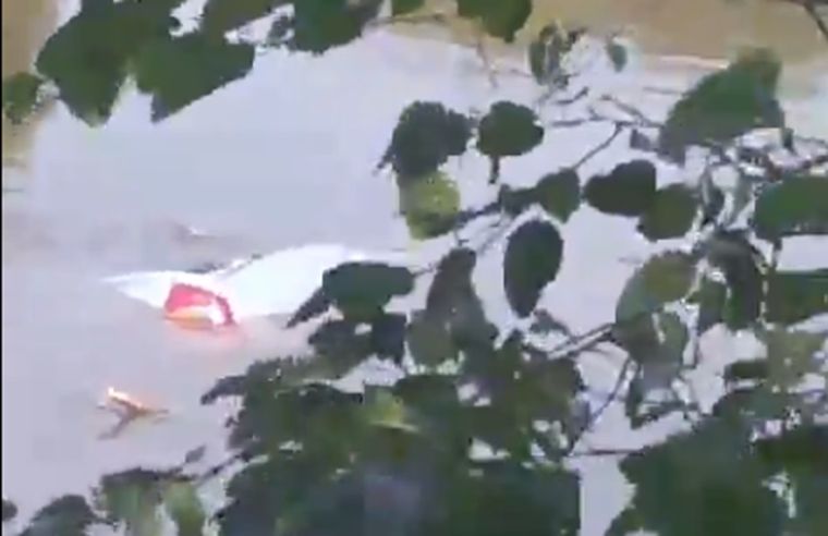 El accidente ocurrió en la avenida 27 de Febrero y la autopista Cámpora. Foto: Captura de video