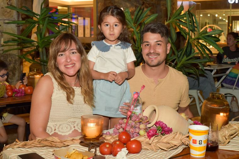 La familia Jara disfrutó el lanzamiento. La familia Jara disfrutó el lanzamiento.