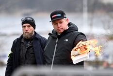 Corán quema Suecia No es la primera vez que Suecia es noticia por la quema de un ejemplar del Corán. Foto: Efe. Corán quema Suecia No es la primera vez que Suecia es noticia por la quema de un ejemplar del Corán. Foto: Efe.