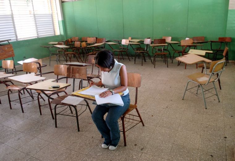 La escuela, más allá de ser un espacio de transmisión de conocimientos, es un pilar fundamental en la formación integral. La escuela, más allá de ser un espacio de transmisión de conocimientos, es un pilar fundamental en la formación integral.