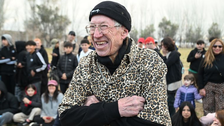 Osvaldo (88) fue a promocionar Penny, la marca de ropa de su nieto. Osvaldo (88) fue a promocionar Penny, la marca de ropa de su nieto.