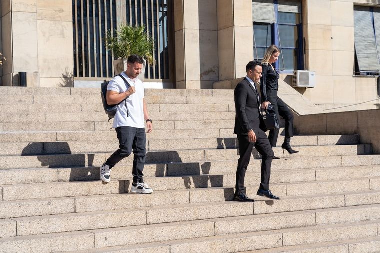 Francisco Hauque saliendo de Comodoro Py tras ser liberado por falta de mérito Foto: MDZ