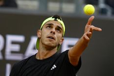 Cerúndolo cayó en dos sets ante el número 1 del mundo, Jannik Sinner, y quedó eliminado en los octavos de final del Masters 1000 de Roma. Foto: EFE