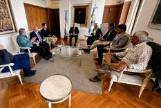 Alfredo Cornejo en Casa de Gobierno junto a empresarios del Sur Foto: X @alfredocornejo