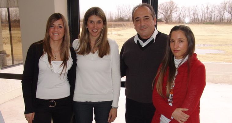 Marita Bressia, Belén Graffigna, Walter Bressia y Soledad Andreu, excelentes anfitriones. Foto: Federico Croce / MDZ