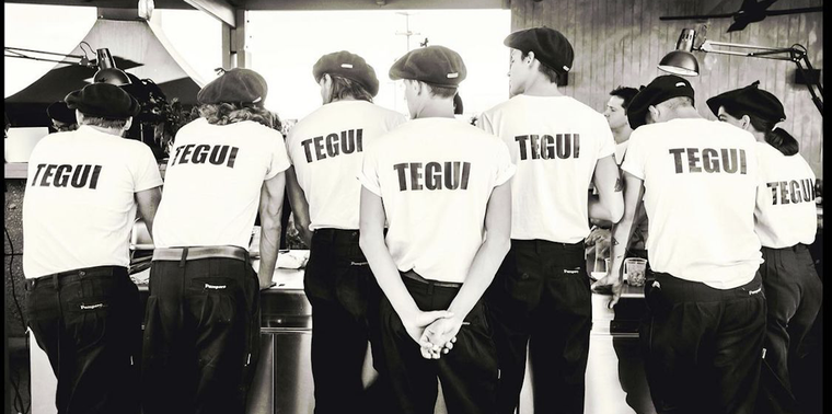 Una imagen del staff de Tegui. Foto: Instagram @germanmartitegui