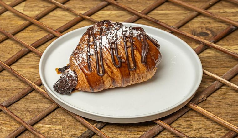 Una croissant rellena de Nutella es una delicia perfecta, aquí la receta Una croissant rellena de Nutella es una delicia perfecta, aquí la receta