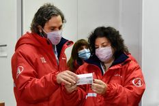 Cafiero y Vizzotti posaron para las cámaras en la llegada de las vacunas del Fondo Covax