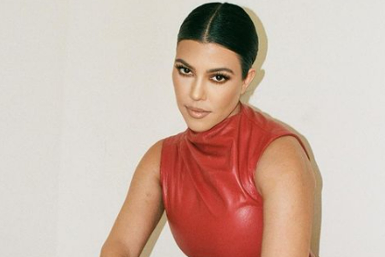 KOURTNEY KARDASHIAN ACABA DE PASAR POR EL ALTAR. LA MEDIÁTICA AHORA QUIERE TENER UN BEBÉ CON SU FLAMANTE MARIDO.