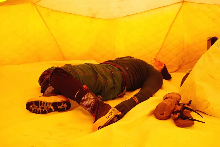 La fatiga se sintió en el último tramo del ascenso. La fatiga se sintió en el último tramo del ascenso.