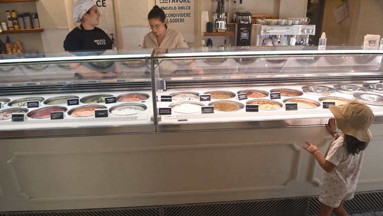 Desde 2022 funciona en la Quinta Sección y produce helado artesanal todos los días para competir en una provincia con tradición histórica.