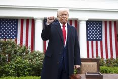 El presidente de EE.UU. Donald Trump mantiene la presión sobre Jerome Powell para desandar más rápidamente el perfil de las tasas de interés de la Fed. Foto: EFE