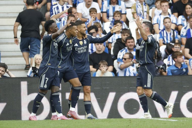 El Real Madrid, sin Franco Mastantuono, venció 2-1 a la Real Sociedad y es líder absoluto en España. Foto: EFE