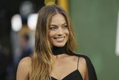 A qué mega estrella Margot Robbie le robó un imprevisto y apasionado beso