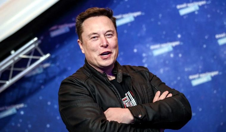 Elon Musk vendió X a su empresa de inteligencia artificial. Foto: EFE