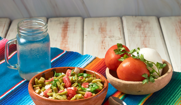 El nopal es tan importante en la cultura mexicana que aparece en el escudo nacional, representando la fuerza y resistencia del pueblo mexicano. &iexcl;Disfruta de esta receta!