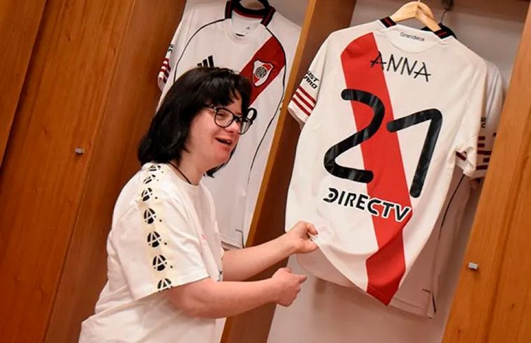 Anna Vives diseñó la tipografía de la camiseta de River por el Día Mundial del Síndrome de Down. Anna Vives diseñó la tipografía de la camiseta de River por el Día Mundial del Síndrome de Down.