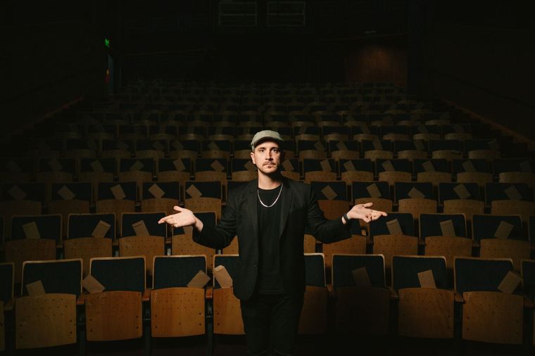 El ilusionista y mentalista Agustín Saitta estará en el Espacio Le Parc. Foto: Gentileza Agustín Saitta