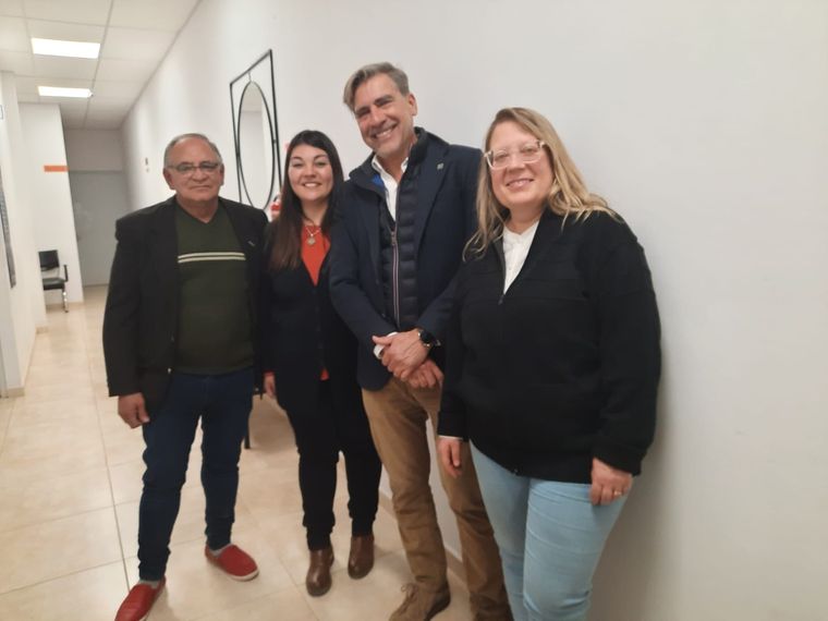 Vadillo (el segundo de derecha a izquierda) y Blandini, junto a dirigentes de Tunuyán Foto: Prensa Partido Verde