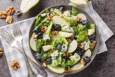 una ensalada con queso azul ¡la delicia del verano definitiva!