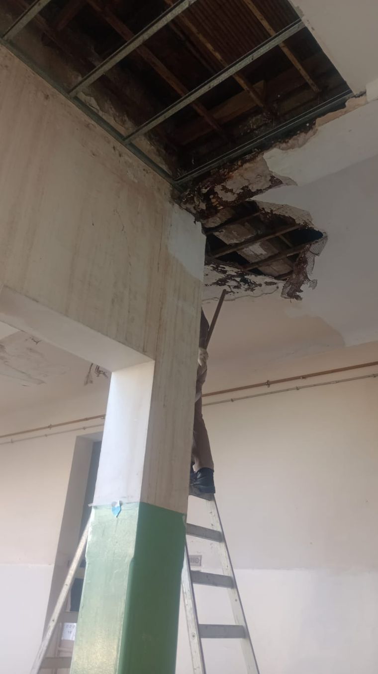 Así quedó la escuela Rawson de Godoy Cruz tras las intensas lluvias. Así quedó la escuela Rawson de Godoy Cruz tras las intensas lluvias.