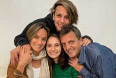 La imagen que publicó Massa junto a sus hijos y su esposa Foto: Twitter (@SergioMassa) La imagen que publicó Massa junto a sus hijos y su esposa Foto: Twitter (@SergioMassa)