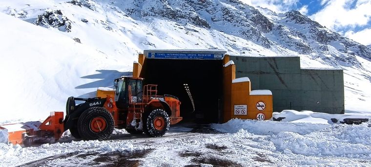 Así trabajan las máquinas en el Túnel Internacional Cristo Redentor Foto: Osvaldo Valle