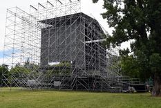 La estructura del escenario que albergará al Festival Palau Foto: ALF PONCE MERCADO / MDZ