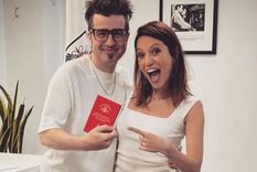 Enamorados Martina Soto Pose y su pareja pasaron por el Registro Civil.