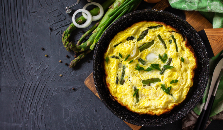 Cómo preparar una deliciosa tortilla de espárragos casera Foto: Shutterstock