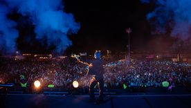 Luck Ra hizo bailar a todos en la Fiesta de Disfraces de San Nicolás.