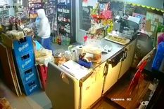 La violenta escena en el almacén Foto: captura de pantalla La violenta escena en el almacén Foto: captura de pantalla