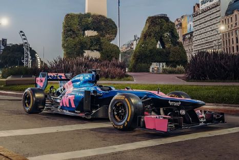 El monoplaza que conducirá Franco Colapinto fue exhibido en el Obelisco. El monoplaza que conducirá Franco Colapinto fue exhibido en el Obelisco.