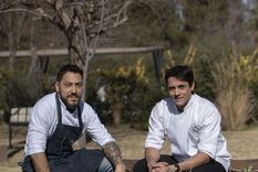 Lucas Olcese y Javier Quinteros en la huerta de Martino Wines. Foto: Gentileza