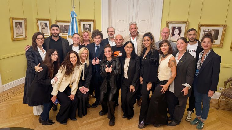 El Presidente Javier Milei recibió este jueves en Casa Rosada a los sobrevivientes del Festival Nova, víctimas del ataque terrorista del 7 de octubre de 2023. Foto: Casa Rosada