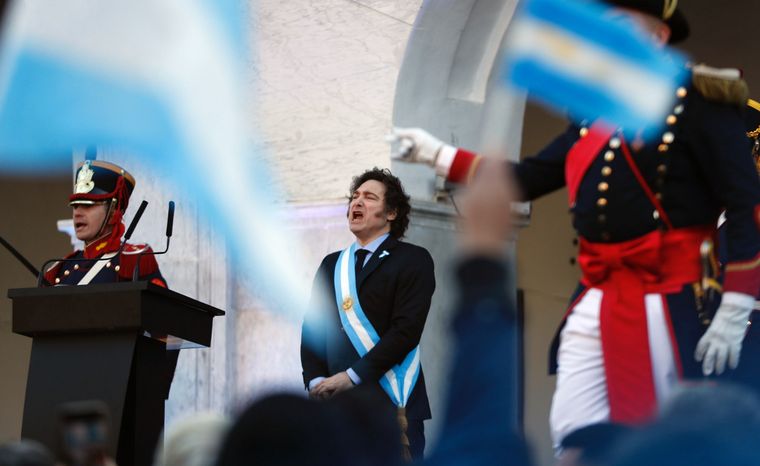 Javier Milei viaja a Europa y ya tiene en agenda su reunión con Emmanuel Macron Foto: NA