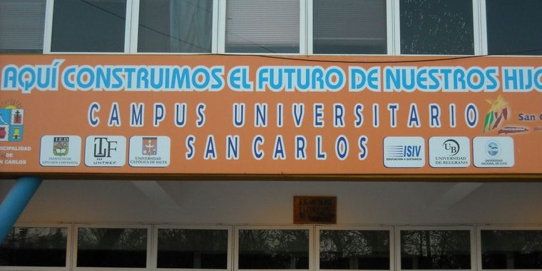 Fachada del Centro Cívico de La Consulta.