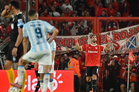 Héroe y villano. Mientras Gabriel Ávalos convirtió el gol de la victoria de Independiente, Maravilla Martínez desperdició un penal y un par más claras.&nbsp;