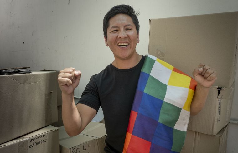 Indígenas apoyan a la Selección y la prefieren por sobre las demás, a pesar de su identidad Foto: Télam