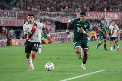 River enfrenta a Sarmiento en el Monumental. River enfrenta a Sarmiento en el Monumental.