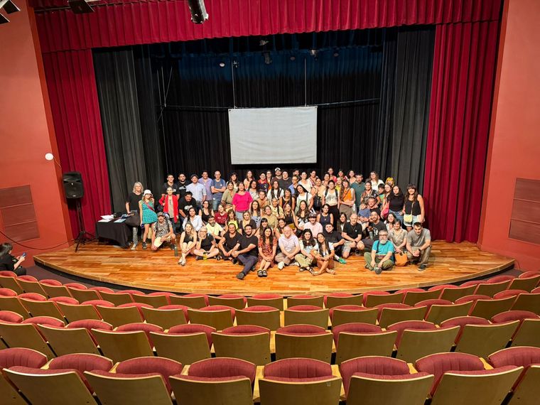 serán 100 diseñadores, artistas visuales y artesanos que ofrecerán sus productos al público. serán 100 diseñadores, artistas visuales y artesanos que ofrecerán sus productos al público.