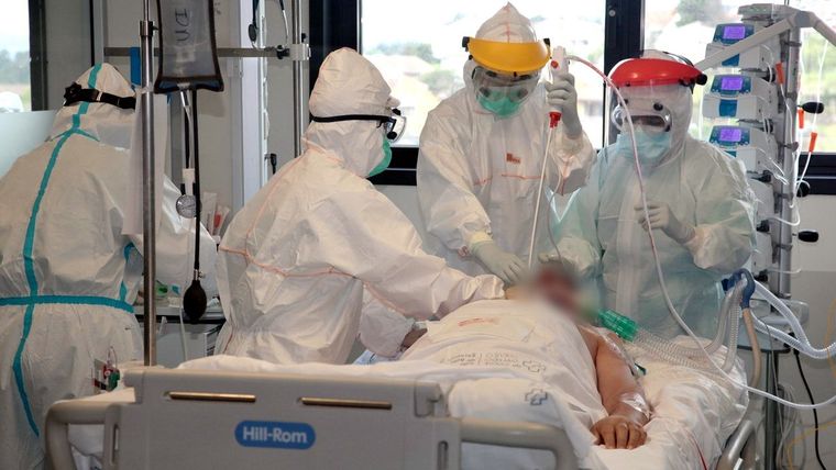 Los pacientes covid de terapia intensiva pueden desarrollar otros males. Foto: VozdeGalicia.