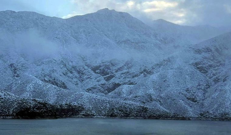 La nieve cubrió Potrerillos durante la madrugada. Foto: Gentileza Carolina Her