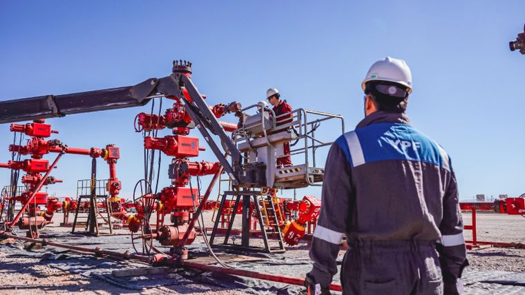 El tren impulsado por YPF busca aliviar las rutas hacia Vaca Muerta y mejorar el traslado de miles de trabajadores de la industria petrolera.