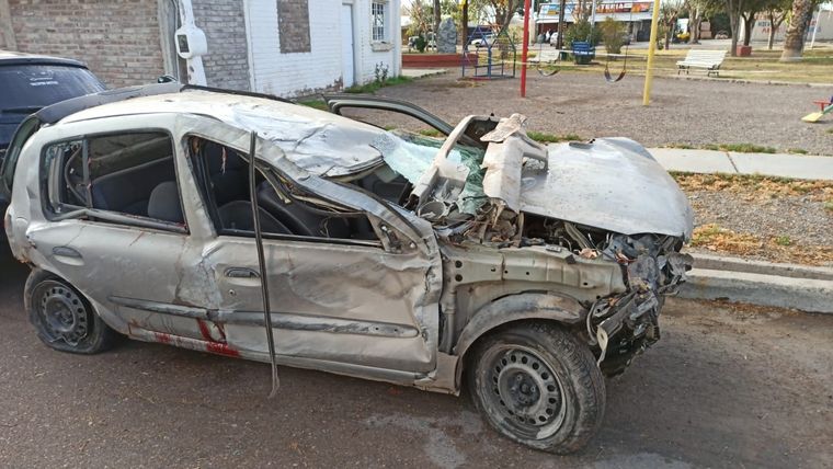 Así quedó el auto en el que se trasladaban los hombres que fallecieron