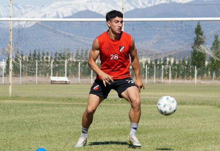 Emiliano Ozuna, futbolista del Deportivo Maipú, habló tras la salida del DT Foto: Instagram @emilianoozuna36