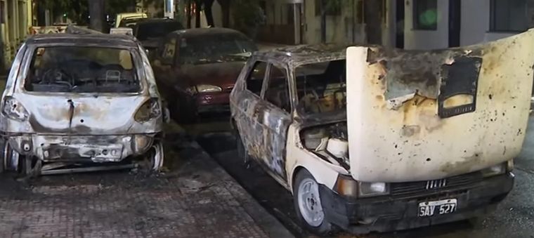 Autos incinerados en  Vélez Sarsfield Foto: NA