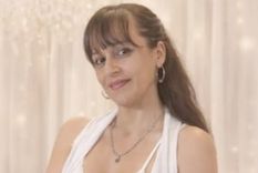 La policía Rosalía Yamila La Roza fue asesinada de un balazo en Santa Fe. Mensajes encontrados en el teléfono de su hijo lo señalan como su asesino. La policía Rosalía Yamila La Roza fue asesinada de un balazo en Santa Fe. Mensajes encontrados en el teléfono de su hijo lo señalan como su asesino.