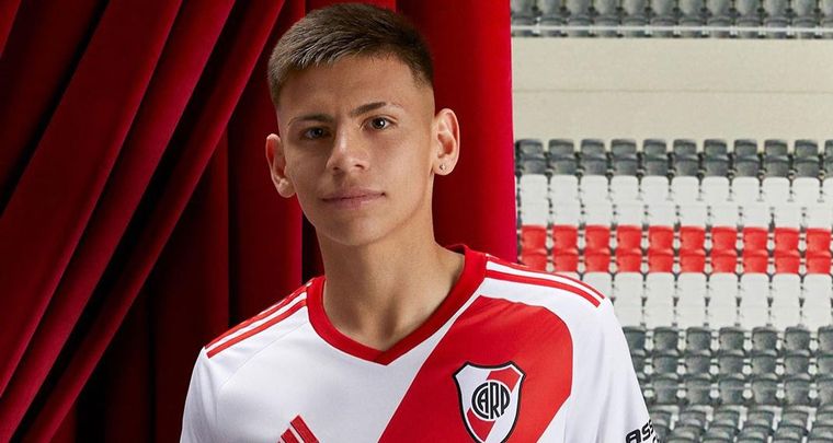 Echeverri siguió el partido de River desde Venezuela. Foto: @claudioecheverri_